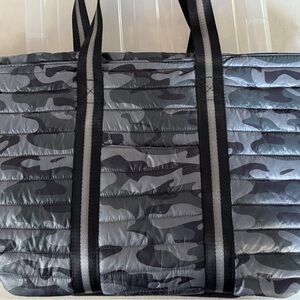 THINK ROLYN Wingman Bag Camouflage Gray Nylon Puffer Tote EUC